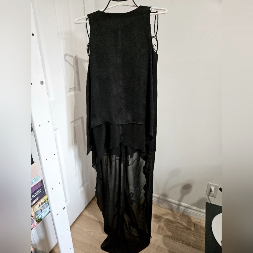 Hi-low silky‎ mesh top